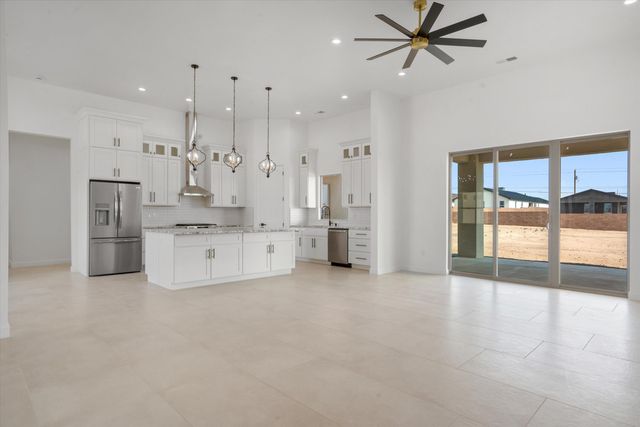 405 9th Avenue NE, Rio Rancho, NM 87124