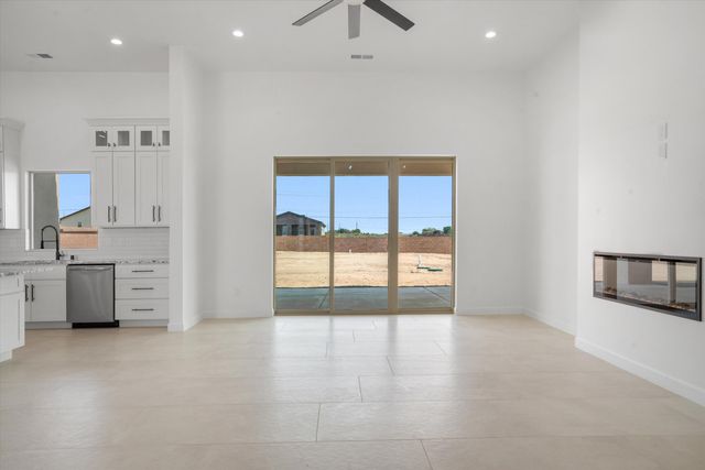 405 9th Avenue NE, Rio Rancho, NM 87124