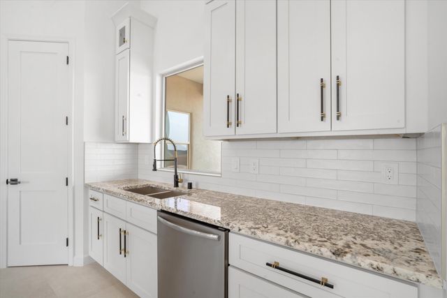 405 9th Avenue NE, Rio Rancho, NM 87124