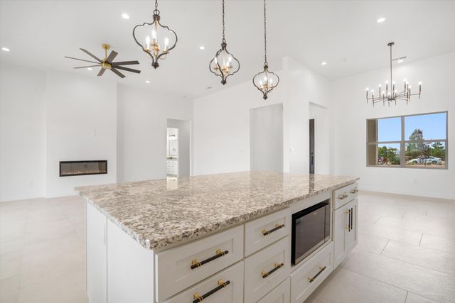 405 9th Avenue NE, Rio Rancho, NM 87124