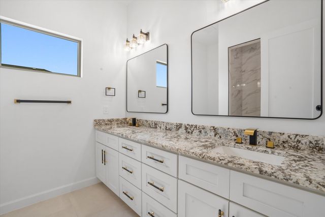 405 9th Avenue NE, Rio Rancho, NM 87124