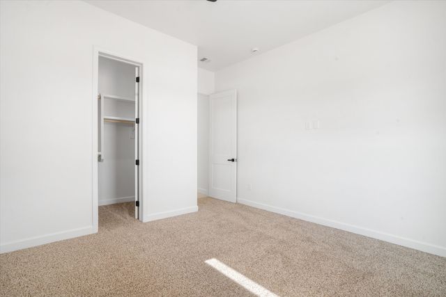 405 9th Avenue NE, Rio Rancho, NM 87124