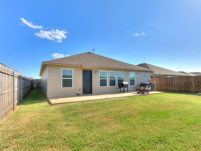 2220 Dillards Drive, Chickasha, OK 73018
