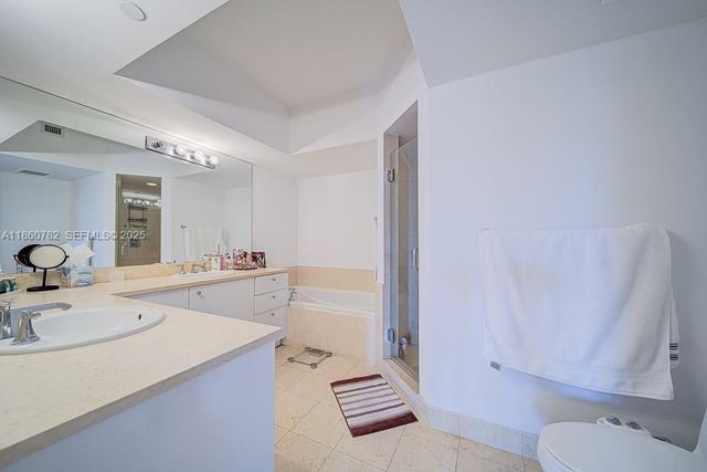 19900 E Country Club Drive 308, Aventura, FL 33180