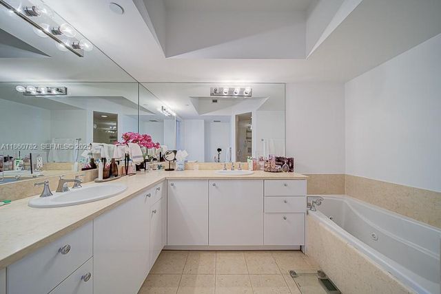 19900 E Country Club Drive 308, Aventura, FL 33180