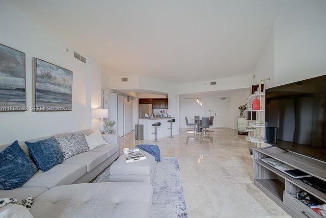 19900 E Country Club Drive 308, Aventura, FL 33180