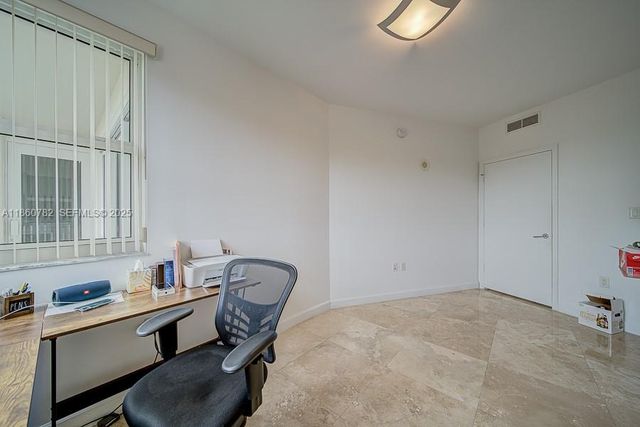 19900 E Country Club Drive 308, Aventura, FL 33180