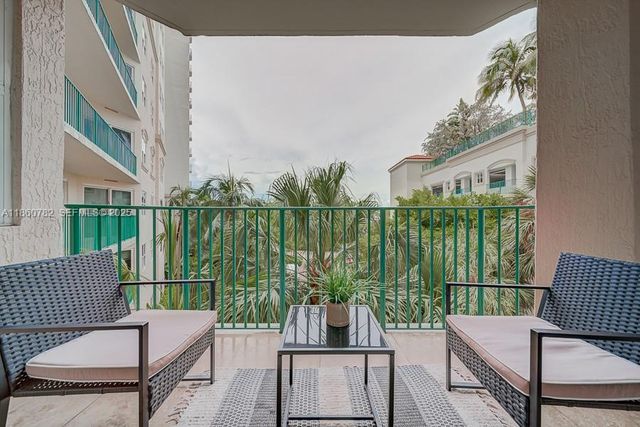 19900 E Country Club Drive 308, Aventura, FL 33180