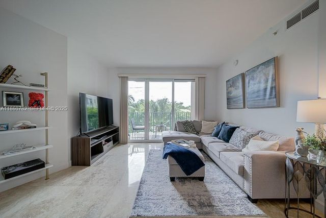19900 E Country Club Drive 308, Aventura, FL 33180
