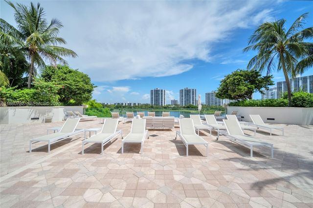 19900 E Country Club Drive 308, Aventura, FL 33180