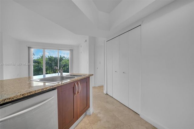 19900 E Country Club Drive 308, Aventura, FL 33180
