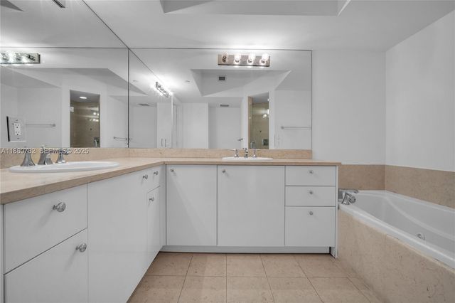 19900 E Country Club Drive 308, Aventura, FL 33180