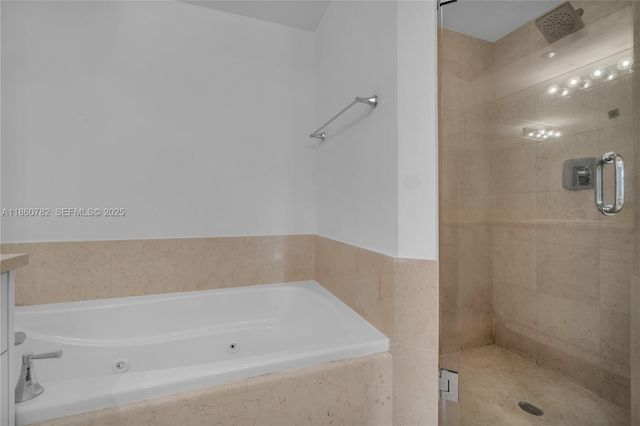 19900 E Country Club Drive 308, Aventura, FL 33180