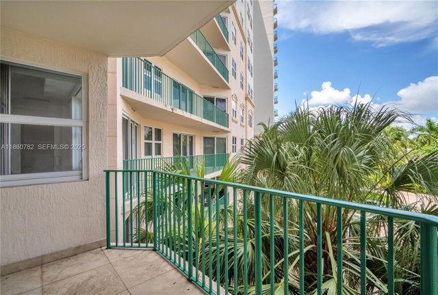 19900 E Country Club Drive 308, Aventura, FL 33180
