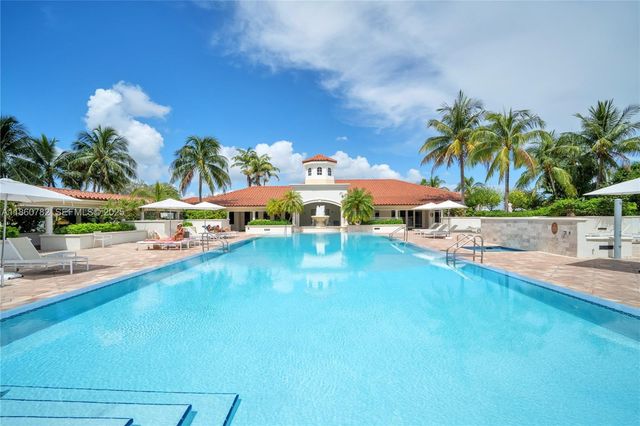 19900 E Country Club Drive 308, Aventura, FL 33180