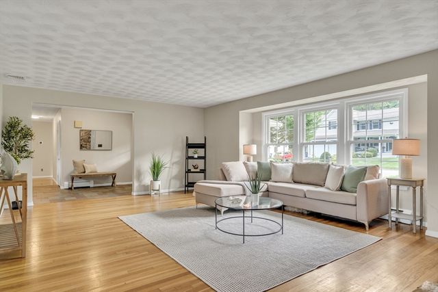 3 Cathy Rd, Burlington, MA 01803