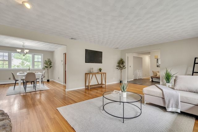 3 Cathy Rd, Burlington, MA 01803