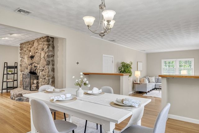 3 Cathy Rd, Burlington, MA 01803