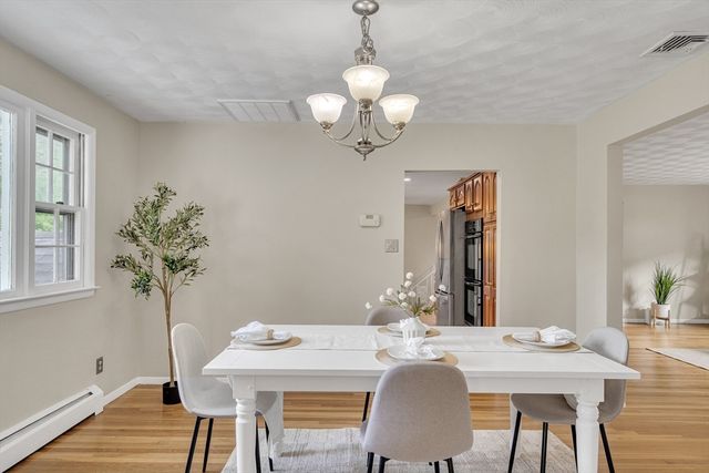 3 Cathy Rd, Burlington, MA 01803