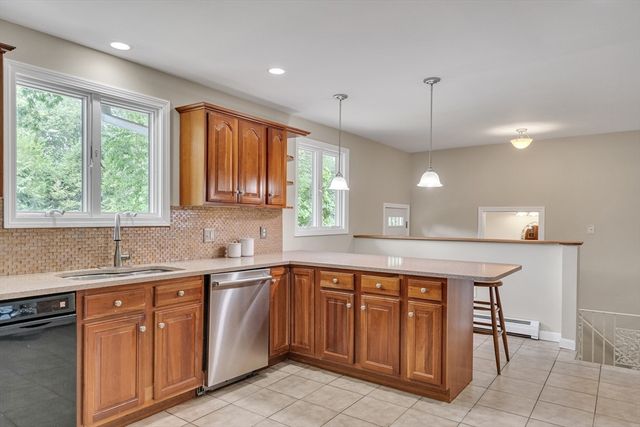 3 Cathy Rd, Burlington, MA 01803
