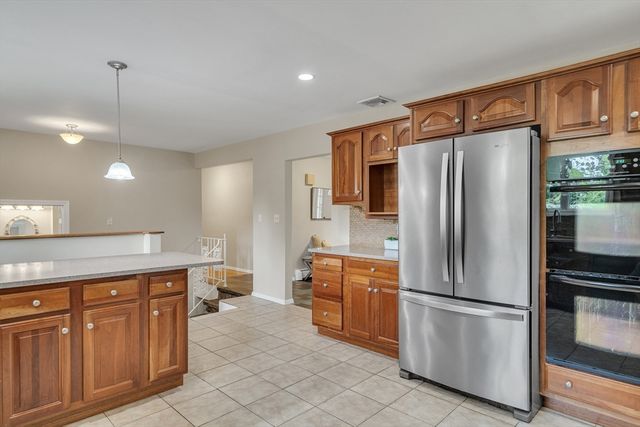 3 Cathy Rd, Burlington, MA 01803
