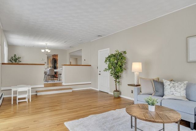 3 Cathy Rd, Burlington, MA 01803