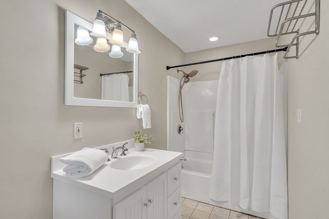 3 Cathy Rd, Burlington, MA 01803