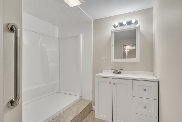 3 Cathy Rd, Burlington, MA 01803