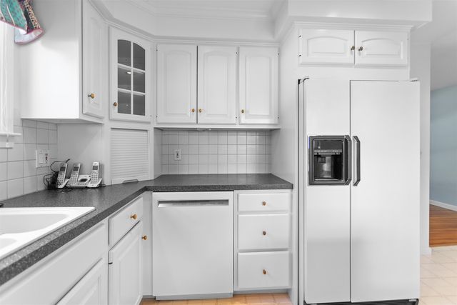 13 Wayside Drive, Bedford, NH 03110