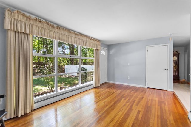 13 Wayside Drive, Bedford, NH 03110