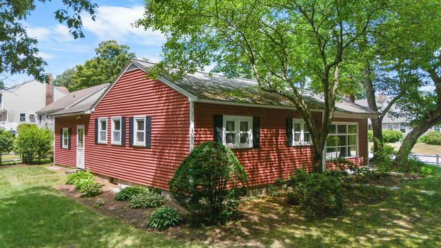 13 Wayside Drive, Bedford, NH 03110