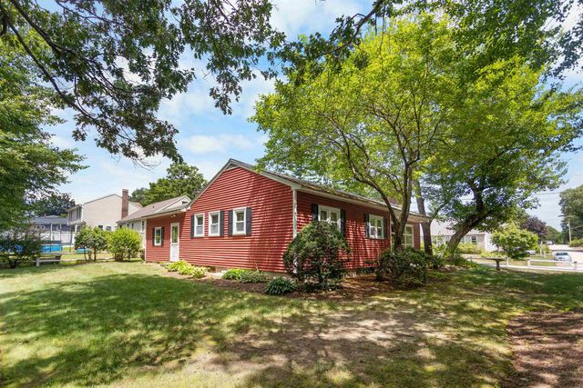 13 Wayside Drive, Bedford, NH 03110