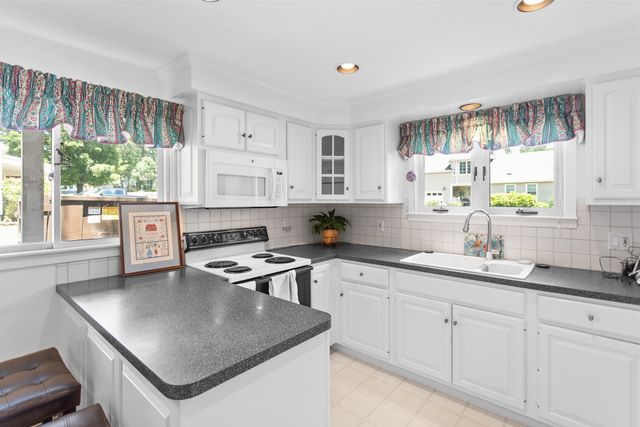 13 Wayside Drive, Bedford, NH 03110