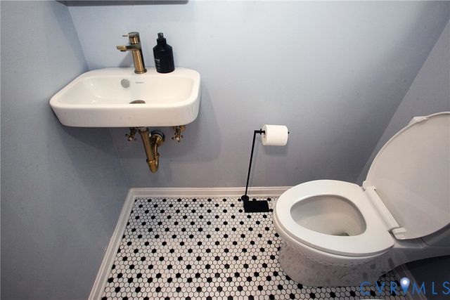 6211 W Franklin St, Henrico, VA 23226