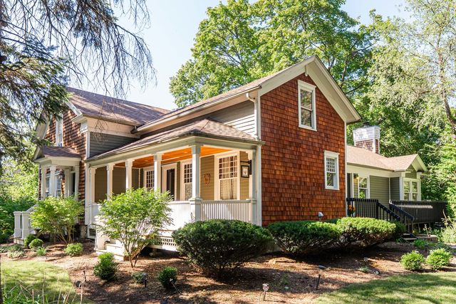 1330 W Park Avenue, Libertyville, IL 60048