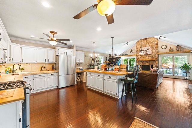 1330 W Park Avenue, Libertyville, IL 60048