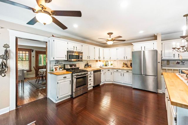 1330 W Park Avenue, Libertyville, IL 60048