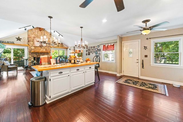 1330 W Park Avenue, Libertyville, IL 60048