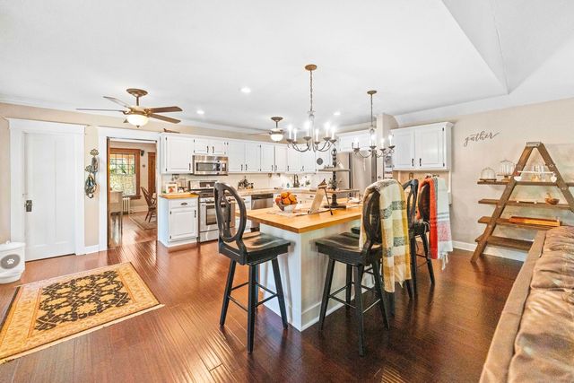 1330 W Park Avenue, Libertyville, IL 60048