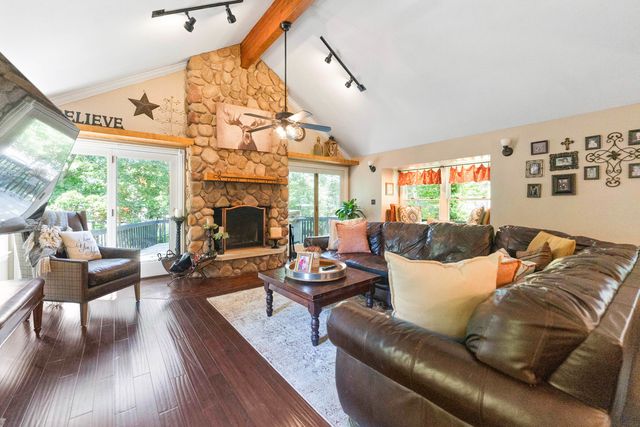 1330 W Park Avenue, Libertyville, IL 60048