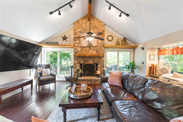 1330 W Park Avenue, Libertyville, IL 60048