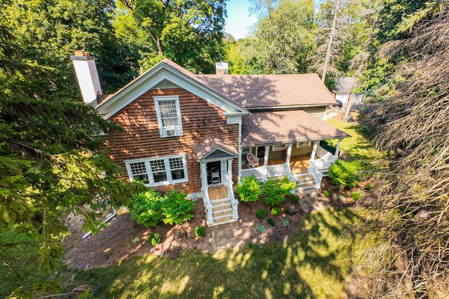 1330 W Park Avenue, Libertyville, IL 60048