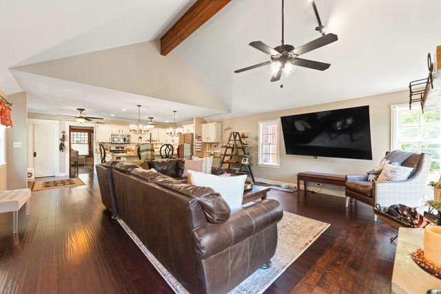 1330 W Park Avenue, Libertyville, IL 60048