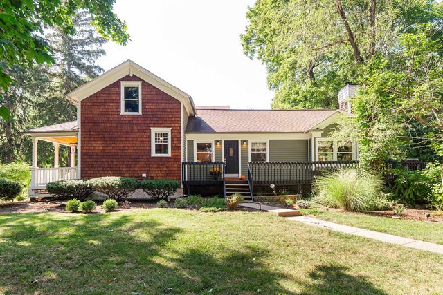 1330 W Park Avenue, Libertyville, IL 60048