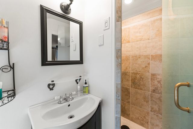 1330 W Park Avenue, Libertyville, IL 60048