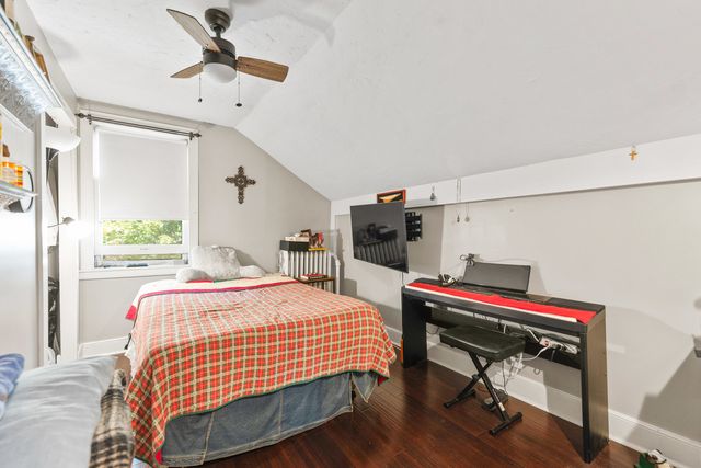 1330 W Park Avenue, Libertyville, IL 60048