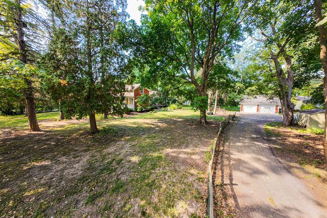 1330 W Park Avenue, Libertyville, IL 60048