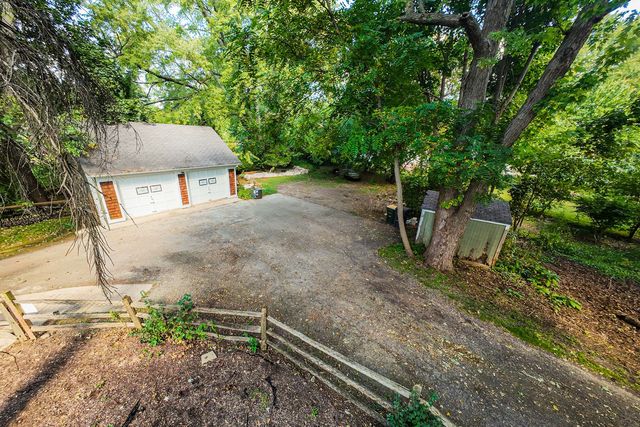 1330 W Park Avenue, Libertyville, IL 60048