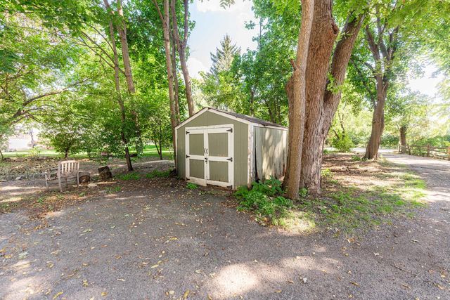 1330 W Park Avenue, Libertyville, IL 60048