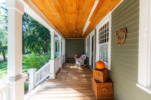 1330 W Park Avenue, Libertyville, IL 60048